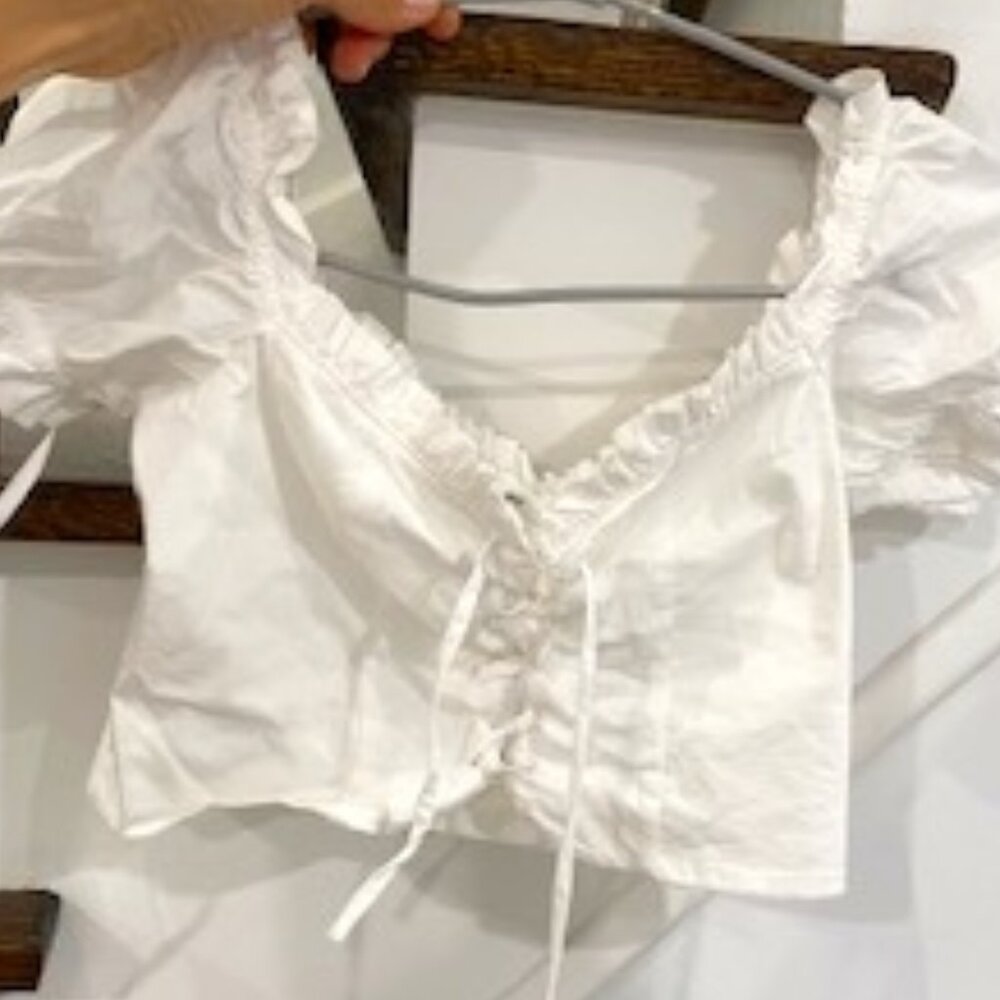 Aritzia Sunday Best  Cropped Puff Sleeve blouse Sz XS